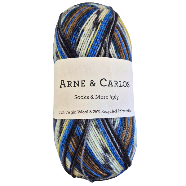 Multicolored yarn ball with Arne & Carlos label on a white background