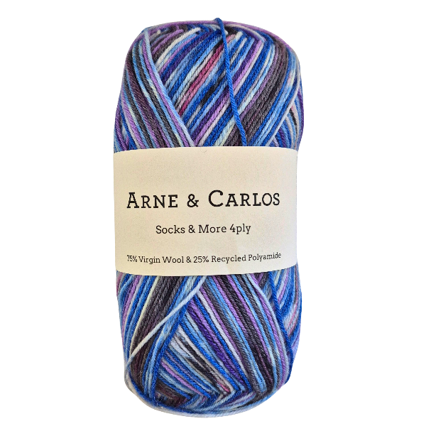 Multicolored yarn ball with Arne & Carlos label on a white background